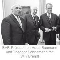 BVR-Präsidenten Horst Baumann und Theodor Sonnemann mit Willy-Brandt