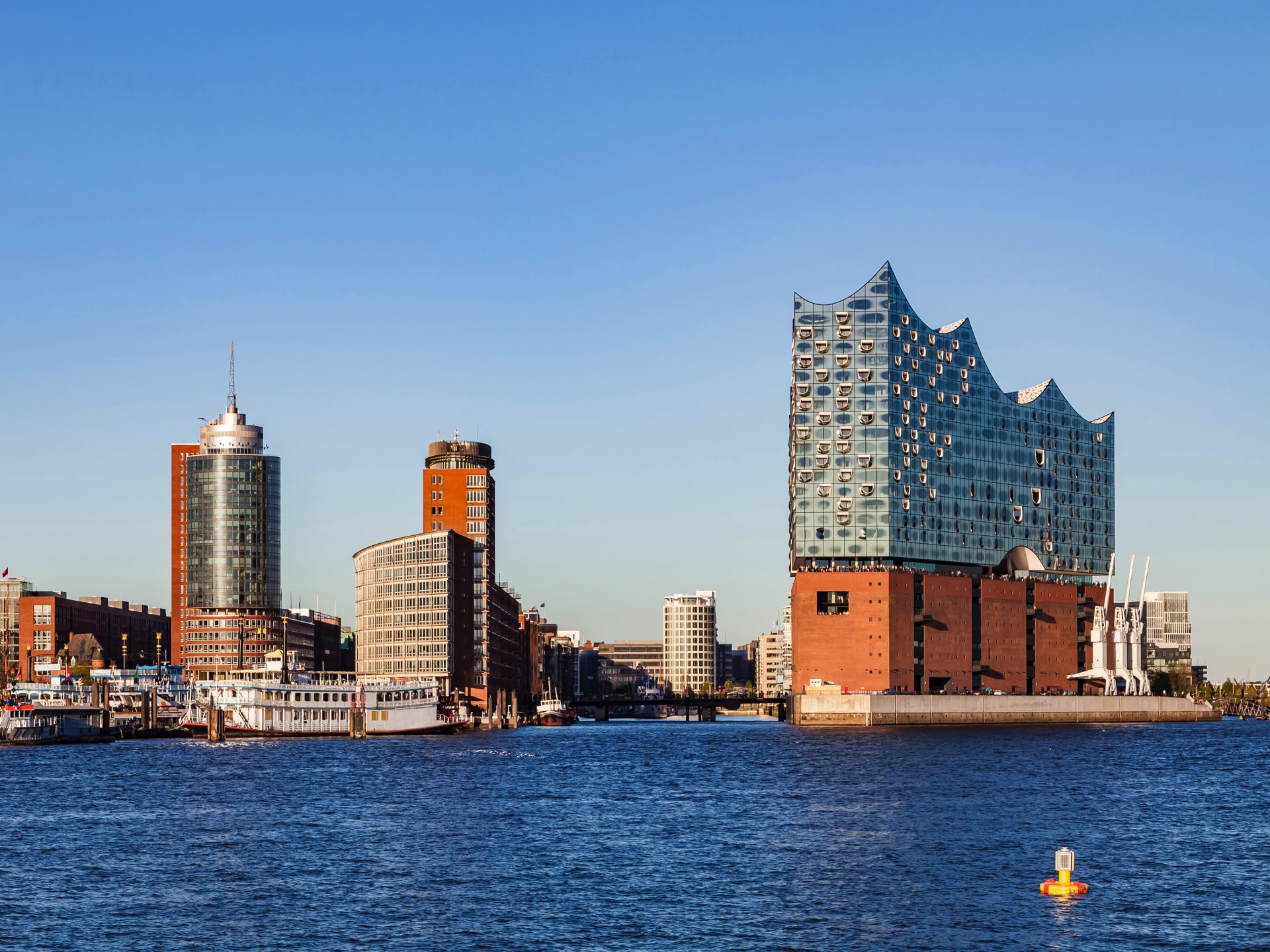 Blick auf Hamburg und die Elbphilharmonie